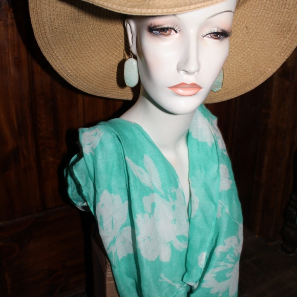 Vintage Style Hat, Earrings, & Beautiful Illuminating Scarf/Wrap☆SCARF GLOWS - Picture 14 of 14